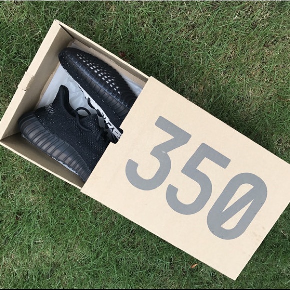 Unisex adidas Yeezy Boost 350 V2 Oreo